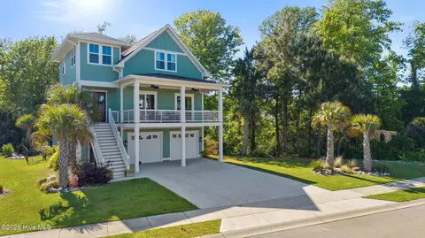 352 Summerhouse Dr, Holly Ridge, NC 28445