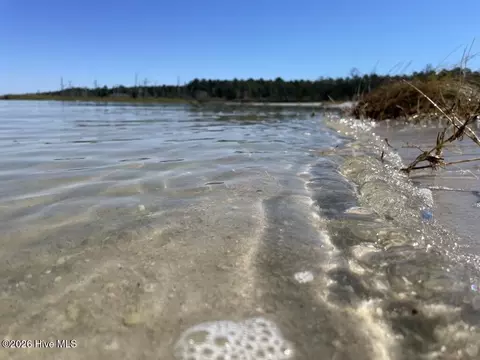 151 Garbacon Dr, Beaufort, NC 28516