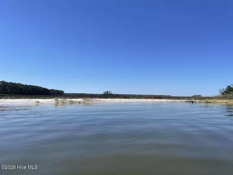 151 Garbacon Dr, Beaufort, NC 28516 photo 2