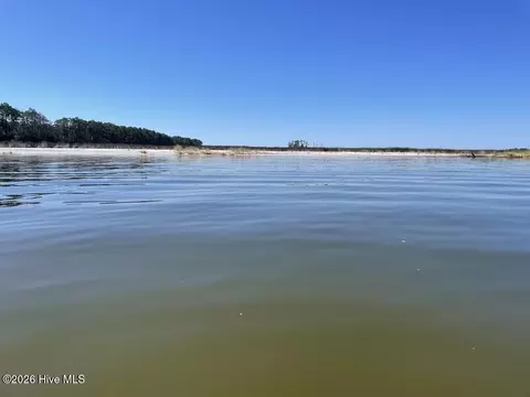 151 Garbacon Dr, Beaufort, NC 28516 photo 3
