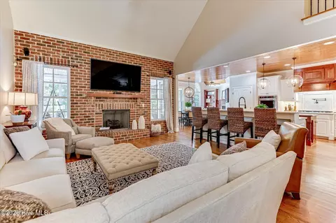 Living - 705 Bishops Cir, Evans, GA 30809 photo 1 of 3