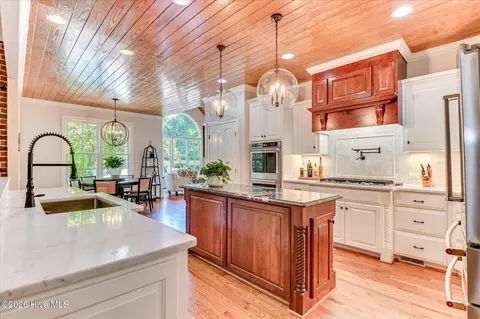 Kitchen - 705 Bishops Cir, Evans, GA 30809 photo 6 of 8