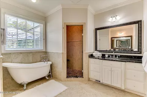 Bath - 705 Bishops Cir, Evans, GA 30809 photo 2 of 8