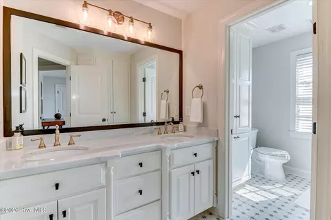 Bath - 705 Bishops Cir, Evans, GA 30809 photo 7 of 8