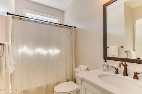 Bath - 705 Bishops Cir, Evans, GA 30809 photo 5 of 8