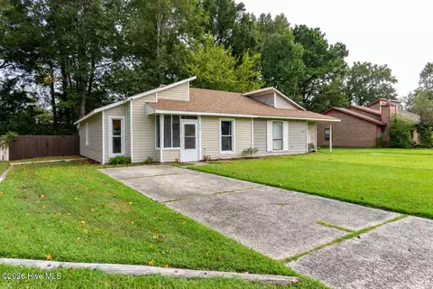 110 Twin Wood Dr, Havelock, NC 28532