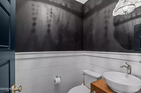 Bath - 522 River Oaks Ln, Evans, GA 30809 photo 1 of 7