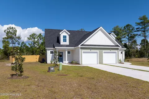 310 Coastal Reef Ct, Holly Ridge, NC 28445