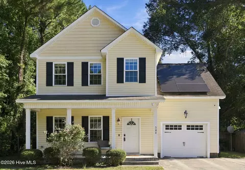 304 Raintree Cir, Jacksonville, NC 28540