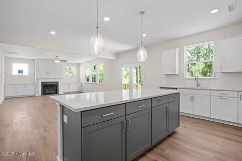 559 Whinfield Pl, Aberdeen, NC 28315