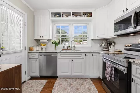 Kitchen - 105 Nancy Dr, Dudley, NC 28333 photo 2 of 2