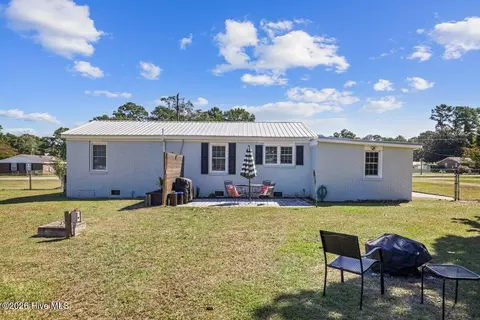 Exterior - 105 Nancy Dr, Dudley, NC 28333 photo 5 of 7