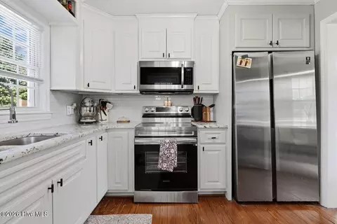 Kitchen - 105 Nancy Dr, Dudley, NC 28333 photo 1 of 2