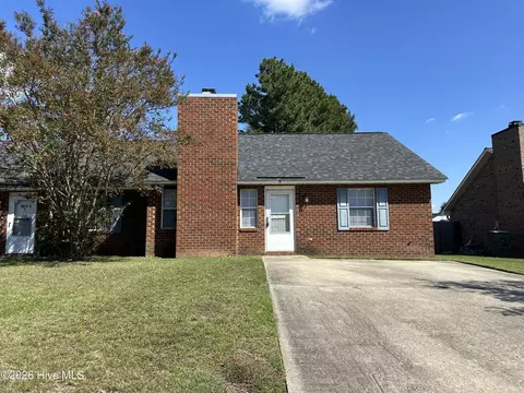 1811 Summerhaven Dr #B, Greenville, NC 27858