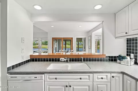 Kitchen - 107 Egret Ct, Hampstead, NC 28443 photo 3 of 5
