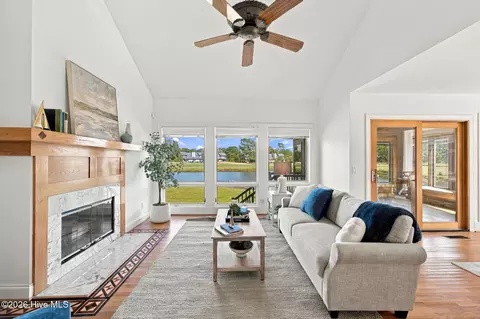 Living - 107 Egret Ct, Hampstead, NC 28443 photo 2 of 2