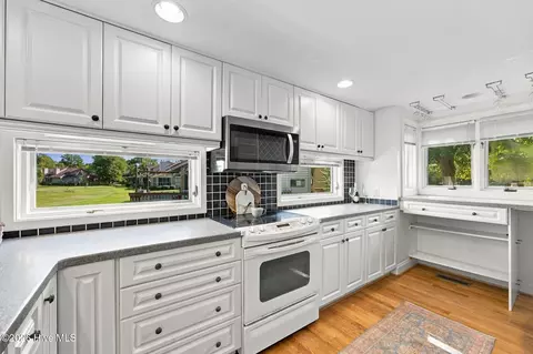 Kitchen - 107 Egret Ct, Hampstead, NC 28443 photo 5 of 5