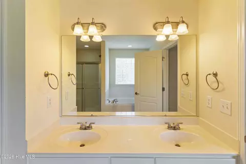 Bath - 1124 Brighton Dr, Evans, GA 30809 photo 3 of 6