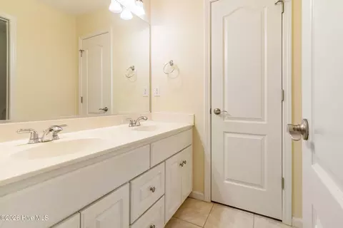 Bath - 1124 Brighton Dr, Evans, GA 30809 photo 5 of 6