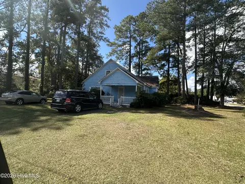 Exterior - 322 E Cavenaugh St, Wallace, NC 28466 photo 7 of 10