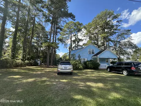 Exterior - 322 E Cavenaugh St, Wallace, NC 28466 photo 5 of 10