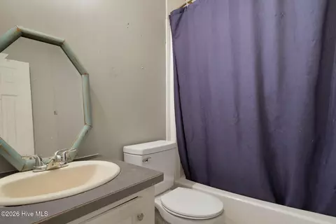 Bath - 1608 Patsy Ln, Wilmington, NC 28405 photo 2 of 2