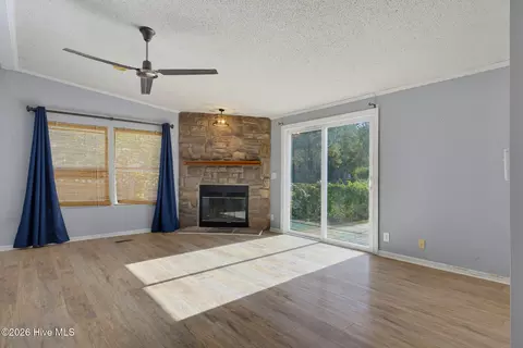 Living - 1608 Patsy Ln, Wilmington, NC 28405 photo 2 of 7