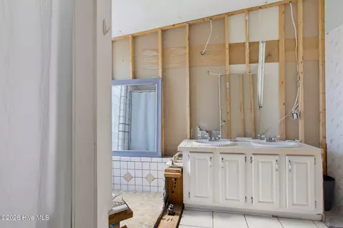 Bath - 1608 Patsy Ln, Wilmington, NC 28405 photo 1 of 2