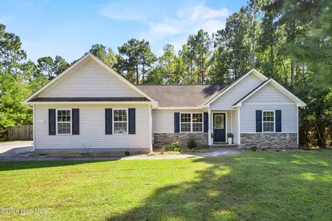 876 Old Folkstone Rd, Sneads Ferry, NC 28460