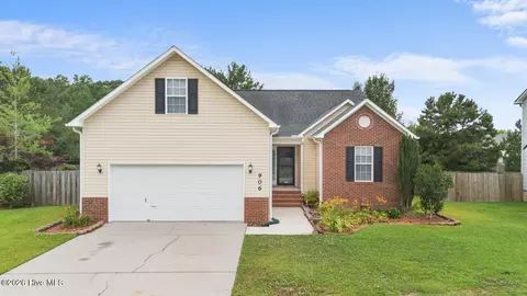 906 Savannah Dr, Jacksonville, NC 28546
