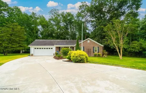 706 Barbour Rd, Morehead City, NC 28557