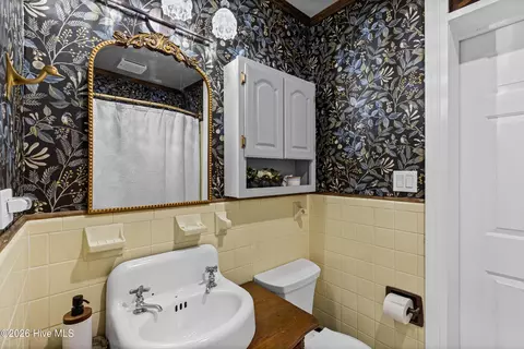 Bath - 800 Salem Rd, Thomson, GA 30824 photo 1 of 4