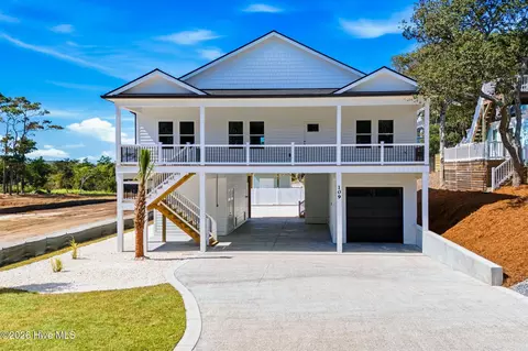 109 SE 37th St, Oak Island, NC 28465