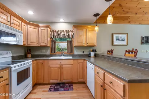 Kitchen - 68 Big Rock Trl, Murphy, NC 28906 photo 1 of 5