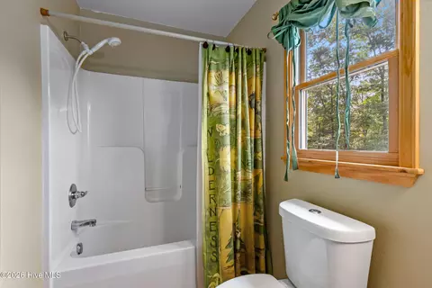 Bath - 68 Big Rock Trl, Murphy, NC 28906 photo 4 of 6