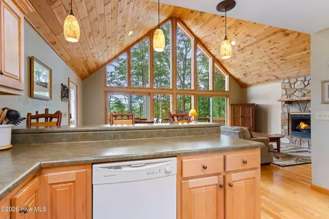 Kitchen - 68 Big Rock Trl, Murphy, NC 28906 photo 4 of 5