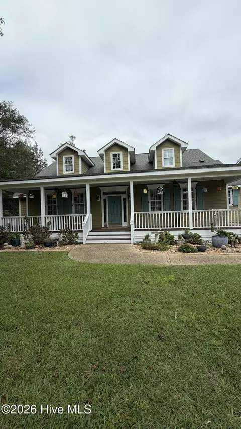 127 Holly Ln, Beaufort, NC 28516