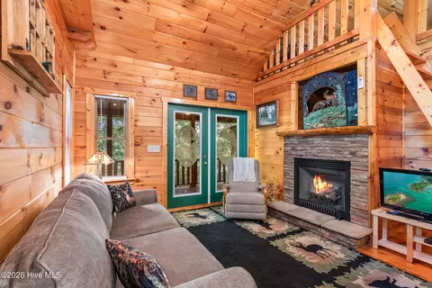 Living - 167 Lemon Drop Ln, Murphy, NC 28906 photo 2 of 3
