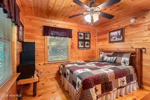Bedroom - 167 Lemon Drop Ln, Murphy, NC 28906 photo 2 of 5