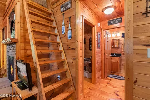 Entry Way - 167 Lemon Drop Ln, Murphy, NC 28906 photo 3 of 3