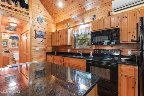 Kitchen - 167 Lemon Drop Ln, Murphy, NC 28906 photo 3 of 5