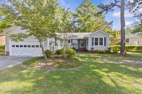 307 Channel Run Dr, New Bern, NC 28562