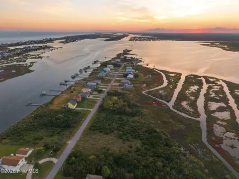 318 Waterway Dr, Sneads Ferry, NC 28460