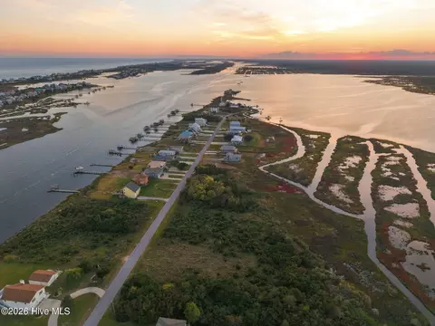 318 Waterway Dr, Sneads Ferry, NC 28460