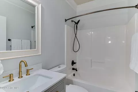 Bath - 552 Oconee Cir, Evans, GA 30809 photo 1 of 5