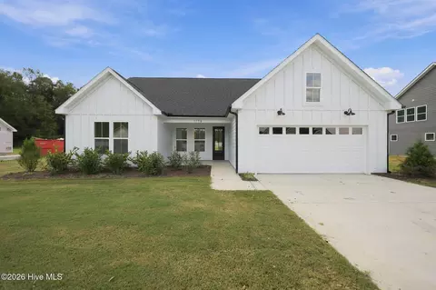 1778 Dixon Grove Ln, Grimesland, NC 27837