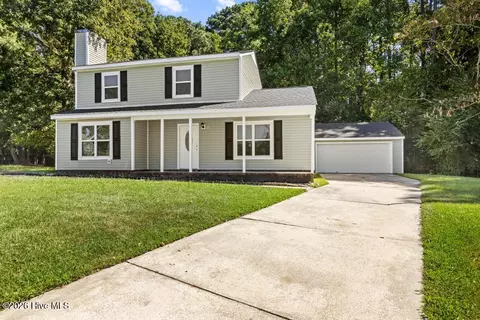 211 Warren Ct, Jacksonville, NC 28546