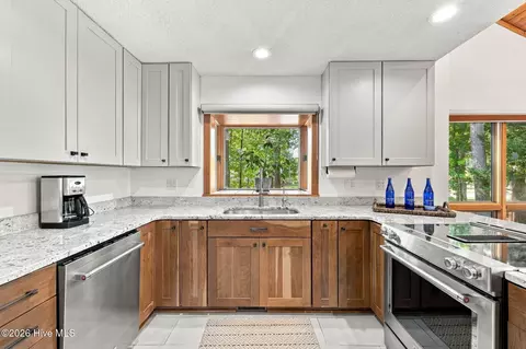 Kitchen - 101 Skipper Cir, Oriental, NC 28571 photo 2 of 4