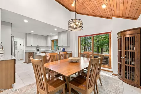 Dining - 101 Skipper Cir, Oriental, NC 28571 photo 2 of 2