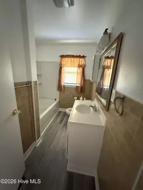 Bath - 209 Peaks St, Williamston, NC 27892 photo 2 of 2